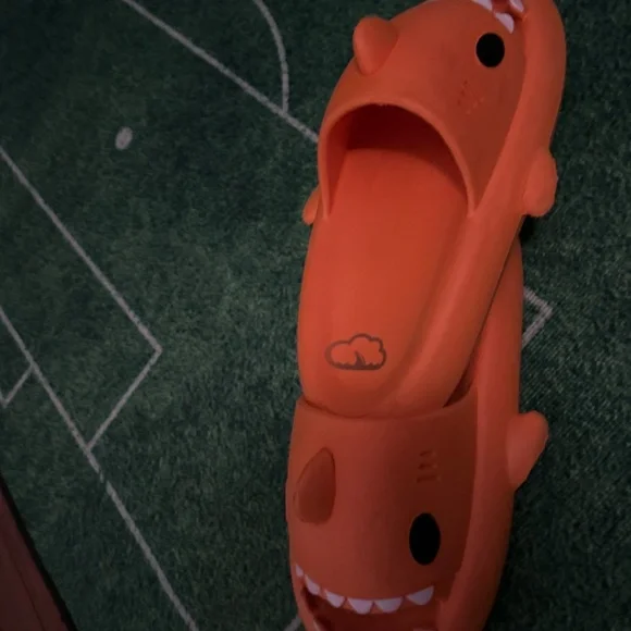 Orange surf shark slides - Picture 2 of 3